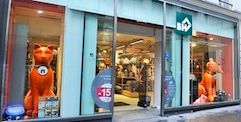 Une garderie pour chiens au BHV pour faire les soldes !