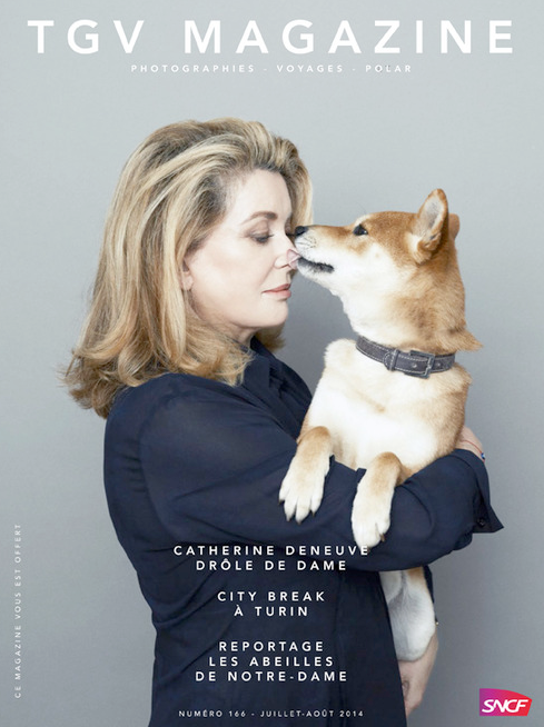 Catherine Deneuve : le baiser de son shiba inu