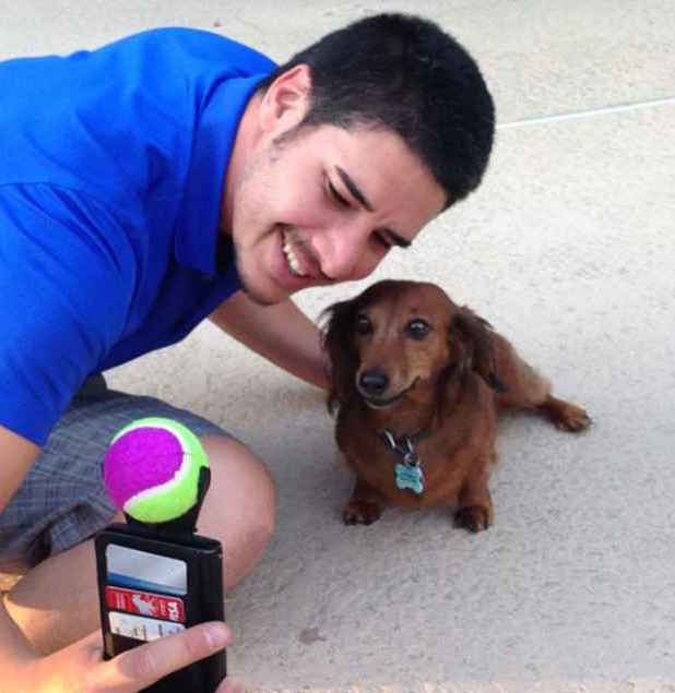 Un accessoire pour faire un selfie avec son chien !