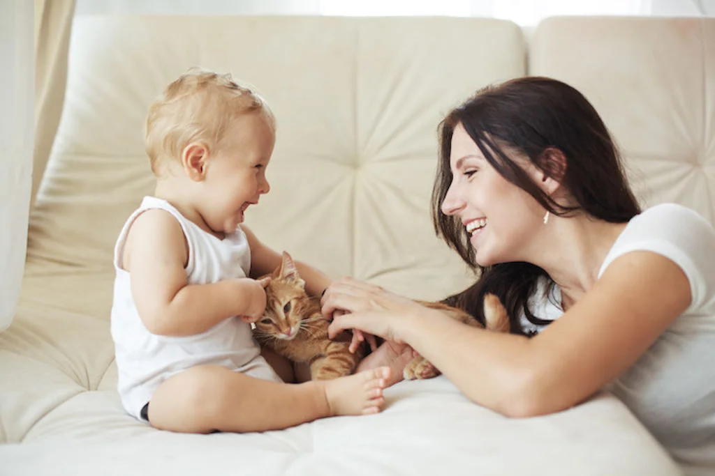 mere et enfant allergie chat