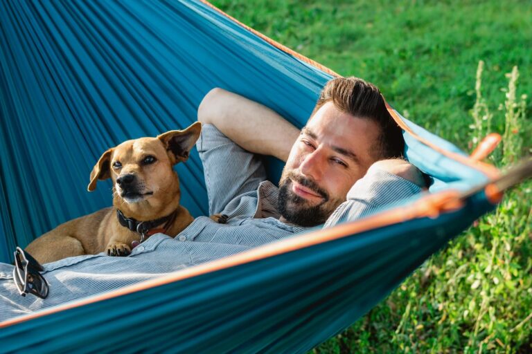 Si vous aimez les chiens calmes, c&rsquo;est peut-être que vous êtes… ennuyeux ? Dis-moi quel chien tu aimes, je te dirai qui tu es !